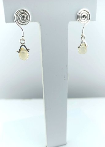 925 Ayar Özel Tasarım Damla Taş Sallantılı Gümüş Küpe