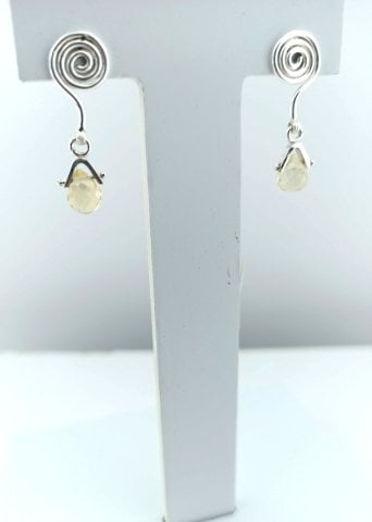 925 Ayar Özel Tasarım Damla Taş Sallantılı Gümüş Küpe