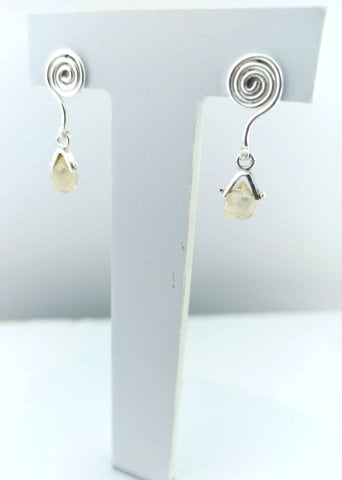 925 Ayar Özel Tasarım Damla Taş Sallantılı Gümüş Küpe