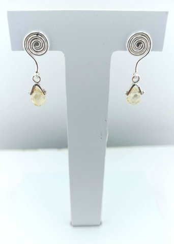 925 Ayar Özel Tasarım Damla Taş Sallantılı Gümüş Küpe