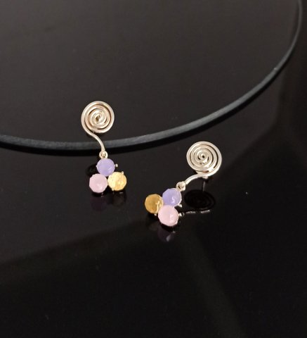 925 Ayar Özel Tasarım Renkli Taşlı Sallantılı Gümüş Küpe