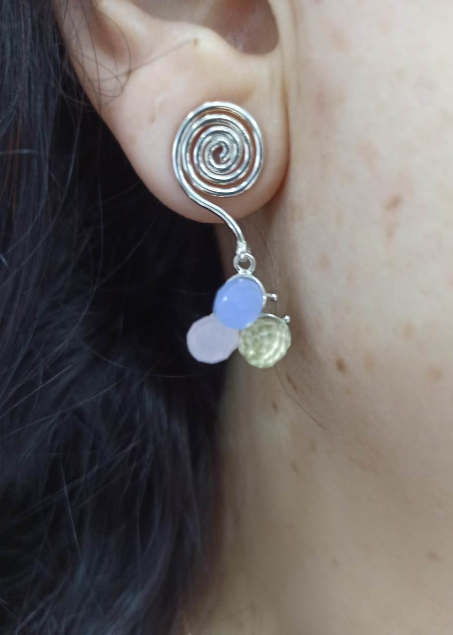 925 Ayar Özel Tasarım Renkli Taşlı Sallantılı Gümüş Küpe