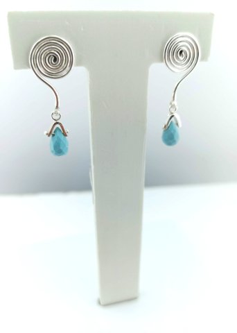 925 Ayar Özel Tasarım Damla Taş Sallantılı Gümüş Küpe