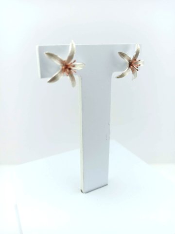 925 Ayar Çivili Mat Portakal Çiçeği Gümüş Küpe